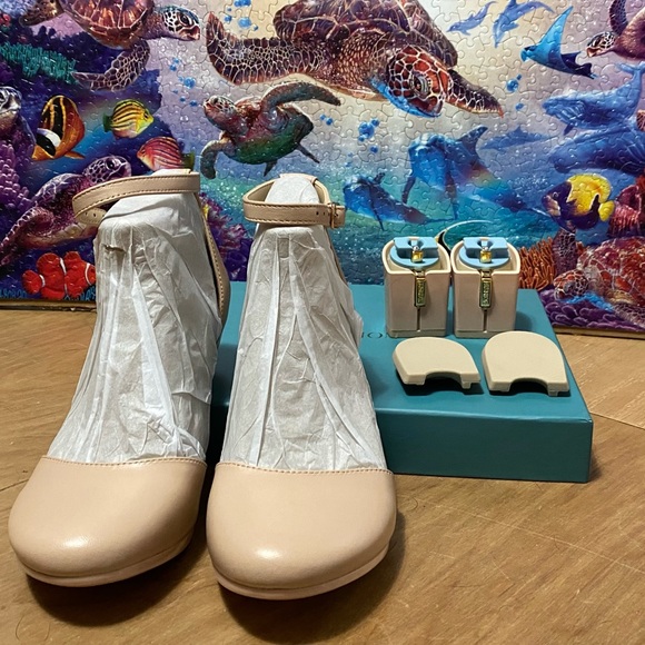 Pashion Footwear convertible heels. Size 5 - Picture 2 of 11